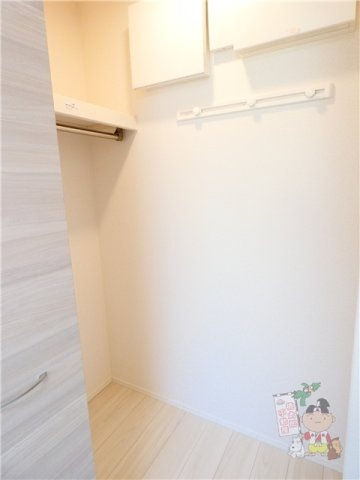 ホワイエ国富の収納