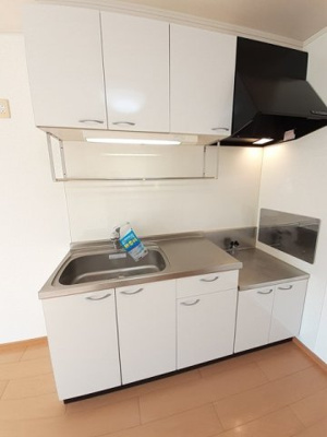 【キッチン】 | カーサ・エレガンテＢ | コンパクトなキッチンで掃除もラクラク