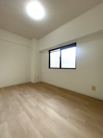 ◆ペット飼育可◆リフォーム済３ＬＤＫ◆南向きテラス＆専用庭◆スーパー徒歩５分◆サンルシエル山科西野の洋室|洋室