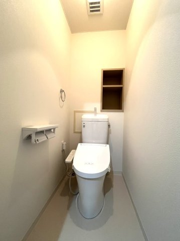 ◆ペット飼育可◆リフォーム済３ＬＤＫ◆南向きテラス＆専用庭◆スーパー徒歩５分◆サンルシエル山科西野のトイレ|トイレ