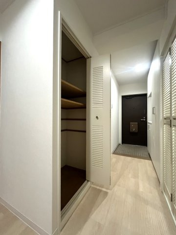 ◆ペット飼育可◆リフォーム済３ＬＤＫ◆南向きテラス＆専用庭◆スーパー徒歩５分◆サンルシエル山科西野の収納|廊下　収納