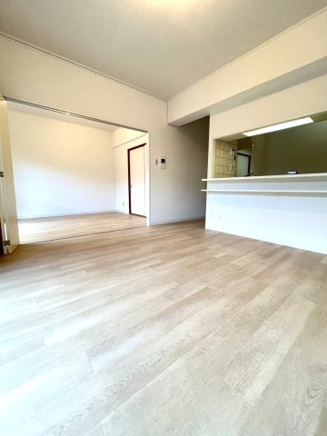 ◆ペット飼育可◆リフォーム済３ＬＤＫ◆南向きテラス＆専用庭◆スーパー徒歩５分◆サンルシエル山科西野の居間・リビング|リビング