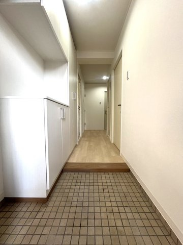 ◆ペット飼育可◆リフォーム済３ＬＤＫ◆南向きテラス＆専用庭◆スーパー徒歩５分◆サンルシエル山科西野の玄関|玄関