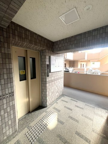 ◆ペット飼育可◆リフォーム済３ＬＤＫ◆南向きテラス＆専用庭◆スーパー徒歩５分◆サンルシエル山科西野のその他|エレベーター