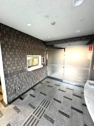 ◆ペット飼育可◆リフォーム済３ＬＤＫ◆南向きテラス＆専用庭◆スーパー徒歩５分◆サンルシエル山科西野のエントランス|エントランス