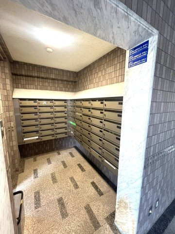 ◆ペット飼育可◆リフォーム済３ＬＤＫ◆南向きテラス＆専用庭◆スーパー徒歩５分◆サンルシエル山科西野のその他|郵便受け