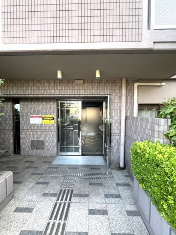 ◆ペット飼育可◆リフォーム済３ＬＤＫ◆南向きテラス＆専用庭◆スーパー徒歩５分◆サンルシエル山科西野のエントランス|エントランス