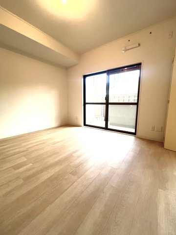 ◆ペット飼育可◆リフォーム済３ＬＤＫ◆南向きテラス＆専用庭◆スーパー徒歩５分◆サンルシエル山科西野の居間・リビング|リビング