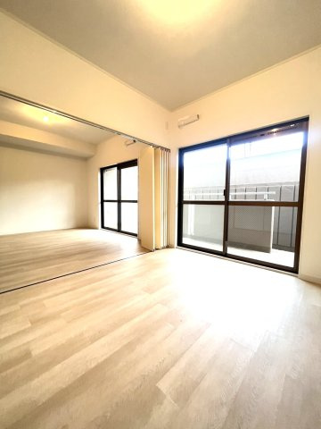 ◆ペット飼育可◆リフォーム済３ＬＤＫ◆南向きテラス＆専用庭◆スーパー徒歩５分◆サンルシエル山科西野の洋室|洋室