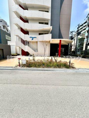 セレニテ江坂ルフレのエントランス
