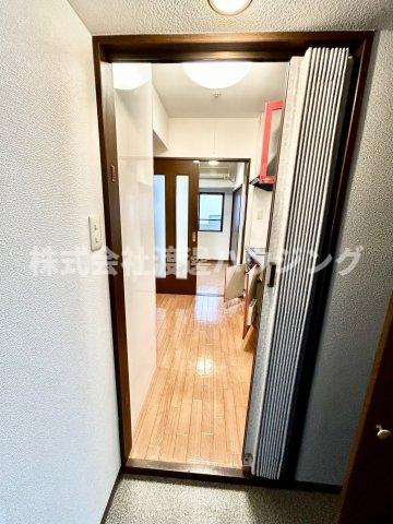 第13関根マンションの玄関