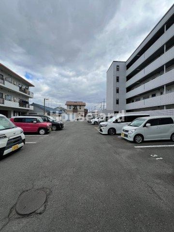 新中島エクセランスの駐車場