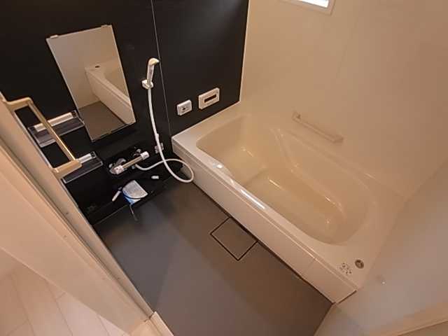 神戸市長田区名倉町４丁目のアパートの浴室|追い焚き機能付き