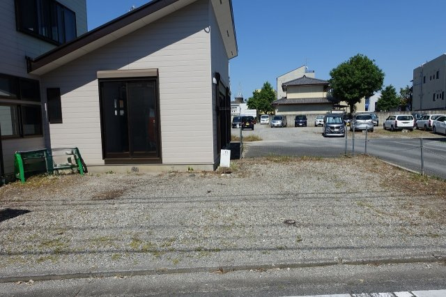 高崎市四ツ谷町　中古住宅の駐車場