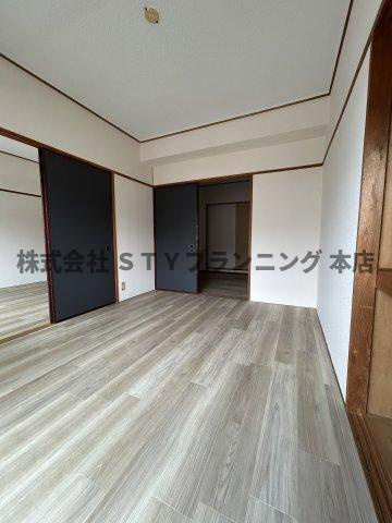 仲介手数料０円！ロイヤルマンションの洋室