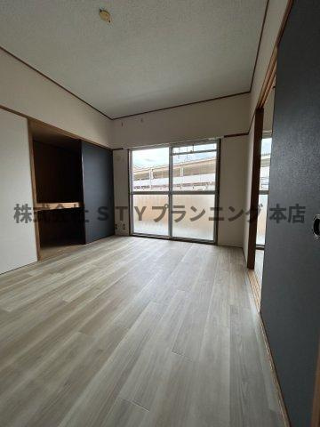 仲介手数料０円！ロイヤルマンションの洋室