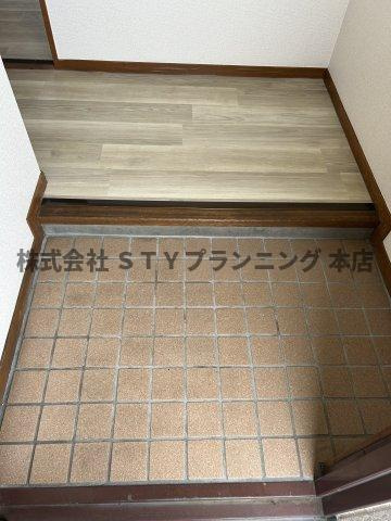 仲介手数料０円！ロイヤルマンションの玄関