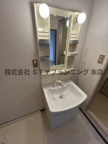 仲介手数料０円！ロイヤルマンションの独立洗面台