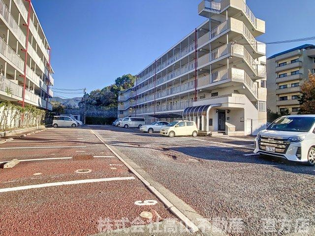 ガーデンフォレスト　サウスウィングの駐車場