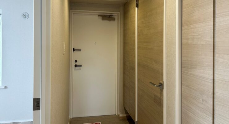 青梅市河辺町６丁目の中古マンションの玄関