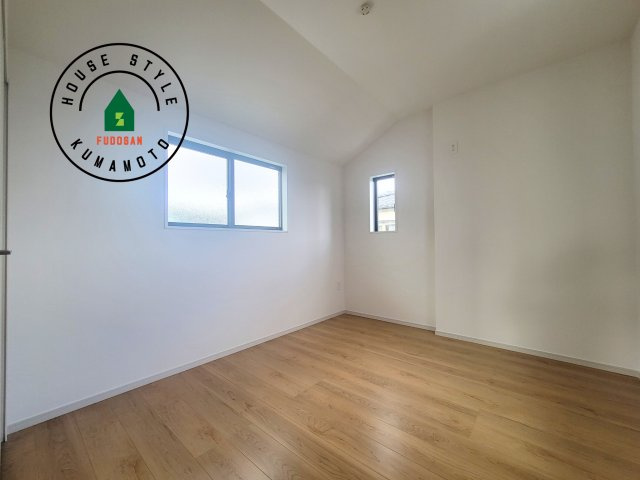 熊本市西区上代7丁目第1-2棟（2号棟）　の洋室|採光良好な洋室は全居室、複層ガラスの遮熱効果と断熱効果で、一年中快適に過ごせます。
