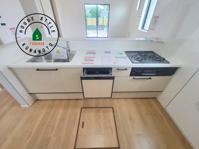 熊本市西区上代7丁目第1-2棟（2号棟）　のキッチン|ご家族を近くに感じられる対面キッチンのLDK。会話もはずみそうですね。