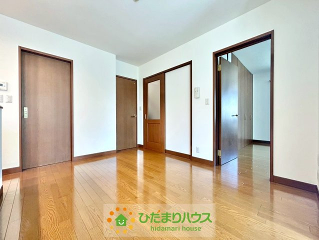 幸手市栄　中古一戸建ての居間・リビング