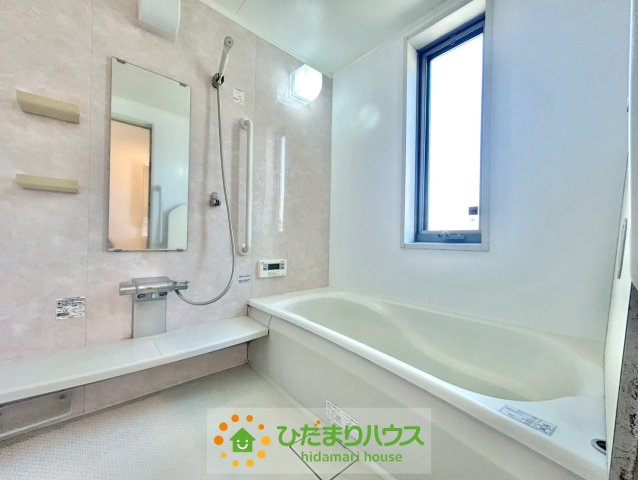 幸手市栄　中古一戸建ての浴室