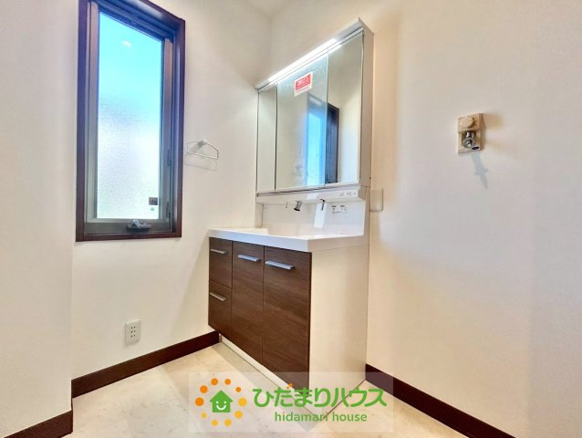 幸手市栄　中古一戸建ての独立洗面台