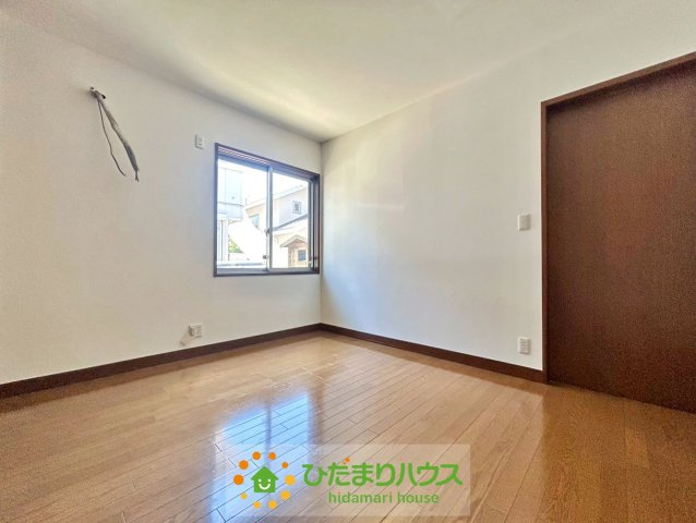 幸手市栄　中古一戸建ての洋室