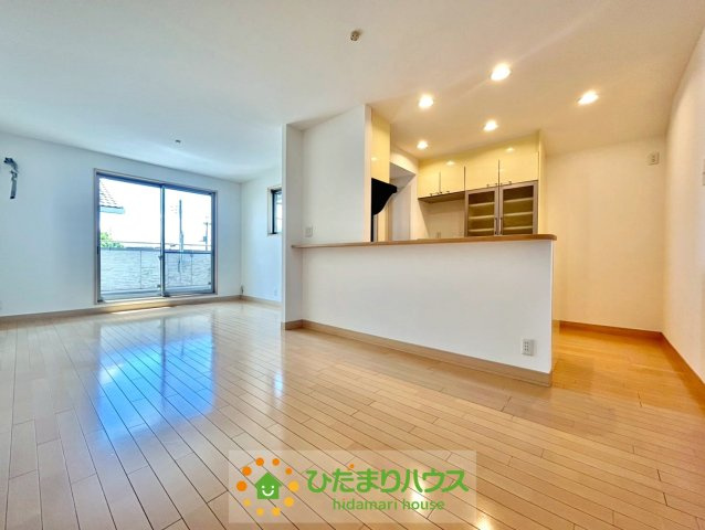 幸手市栄　中古一戸建ての居間・リビング