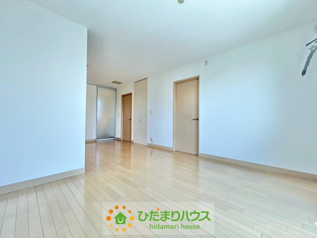 幸手市栄　中古一戸建ての居間・リビング