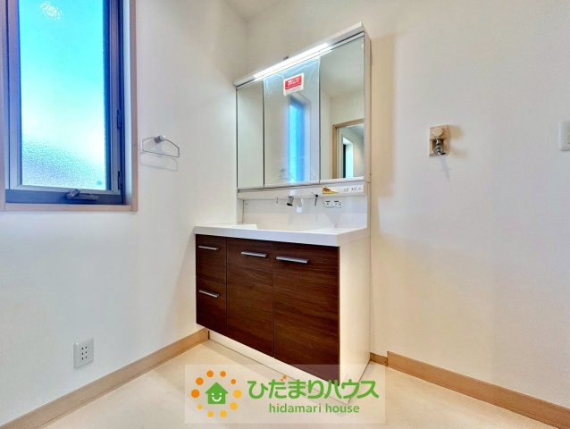 幸手市栄　中古一戸建ての独立洗面台