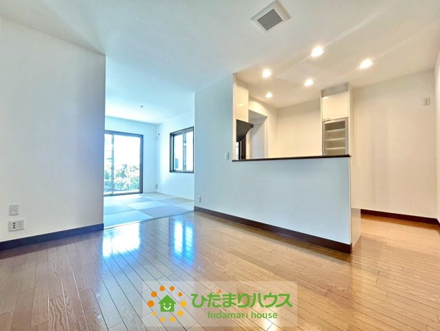 幸手市栄　中古一戸建ての居間・リビング