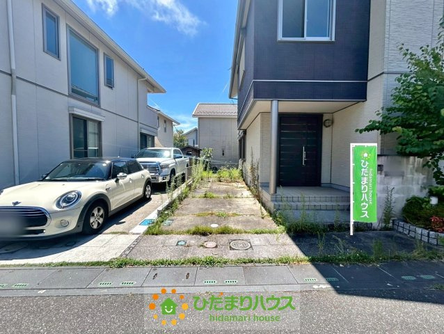 幸手市栄　中古一戸建ての駐車場