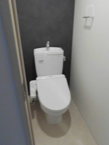 大阪市中央区松屋町住吉の賃貸マンションのトイレ