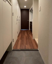 アプリーレ松屋町の玄関