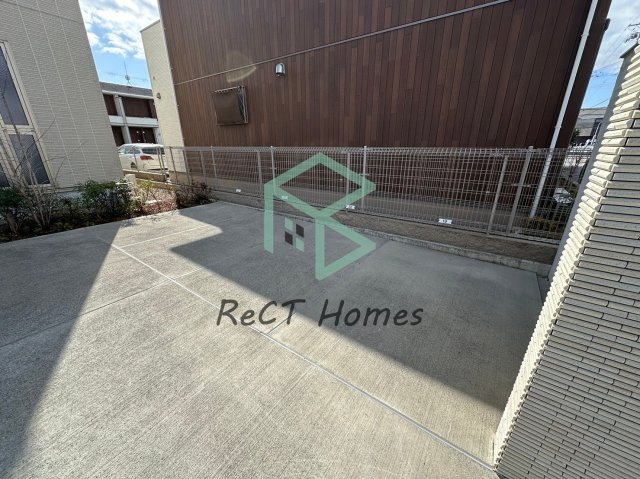 シャーメゾンオリーブの駐車場