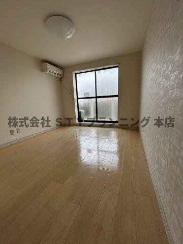 仲介手数料０円！GRACIA ENDOの居間・リビング