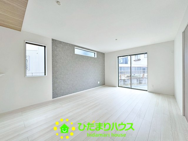 幸手市緑台２期　新築一戸建ての居間・リビング
