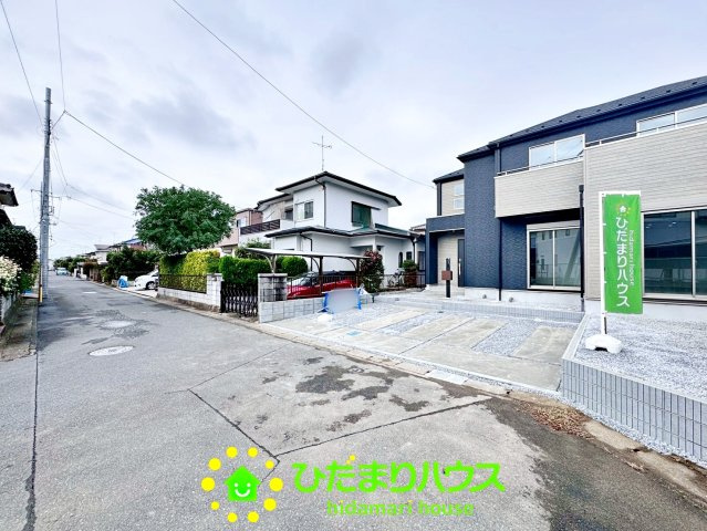 幸手市緑台２期　新築一戸建ての前面道路含む現地写真