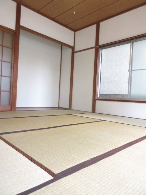 フローリングだけでなく、和室もあります