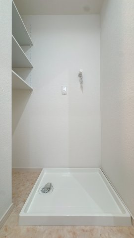 【ランドリースペース】 | ソピア春日若葉台☆仲介手数料無料☆ | 洗濯機スペースの計測はお任せください！大型の家具は事前にご確認を♪