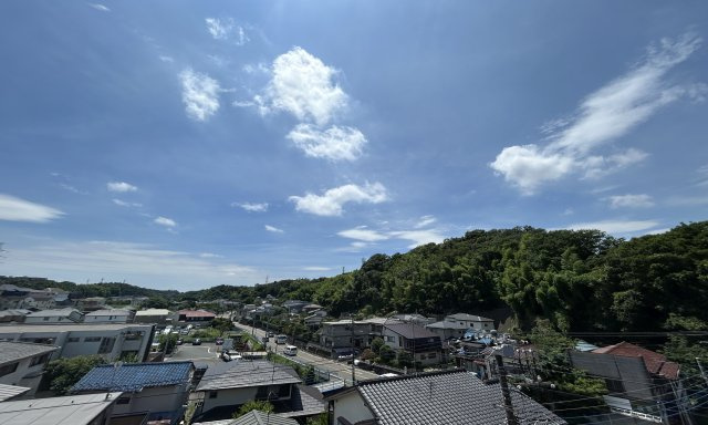 サングレイス長津田弐番館の展望|開放感がある突き抜けた景色が一面に広がる良好な眺望も魅力です♪
街を一望する開放的な眺望をぜひ実際にご覧になって下さい♪
