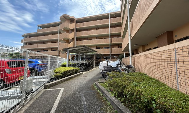 サングレイス長津田弐番館の駐輪場|屋根付きの駐輪スペースを完備♪