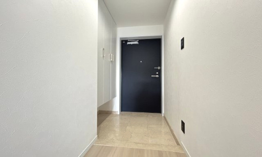 サングレイス長津田弐番館の玄関