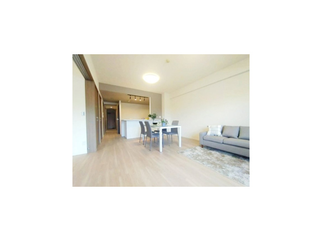 【居間・リビング】 | コスモ・ザ・パークス清瀬の森　（保谷店） | リビングは明るく広々、家族の時間を大事にする住まい