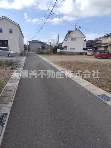 ６５５６０　岐阜市白菊町土地の前面道路含む現地写真