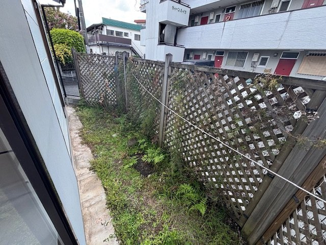 三郎２丁目貸家のバルコニー