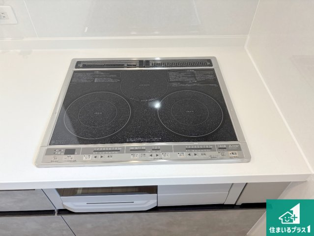 草津市下笠町　第24-1期　新築一戸建ての設備|火を使わないので、安心なＩＨコンロ！でこぼこが無い構造なので、掃除もしやすく清潔に保てます！